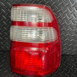 إصطب خلفي يمين تويوتا لاندكروزر 2000