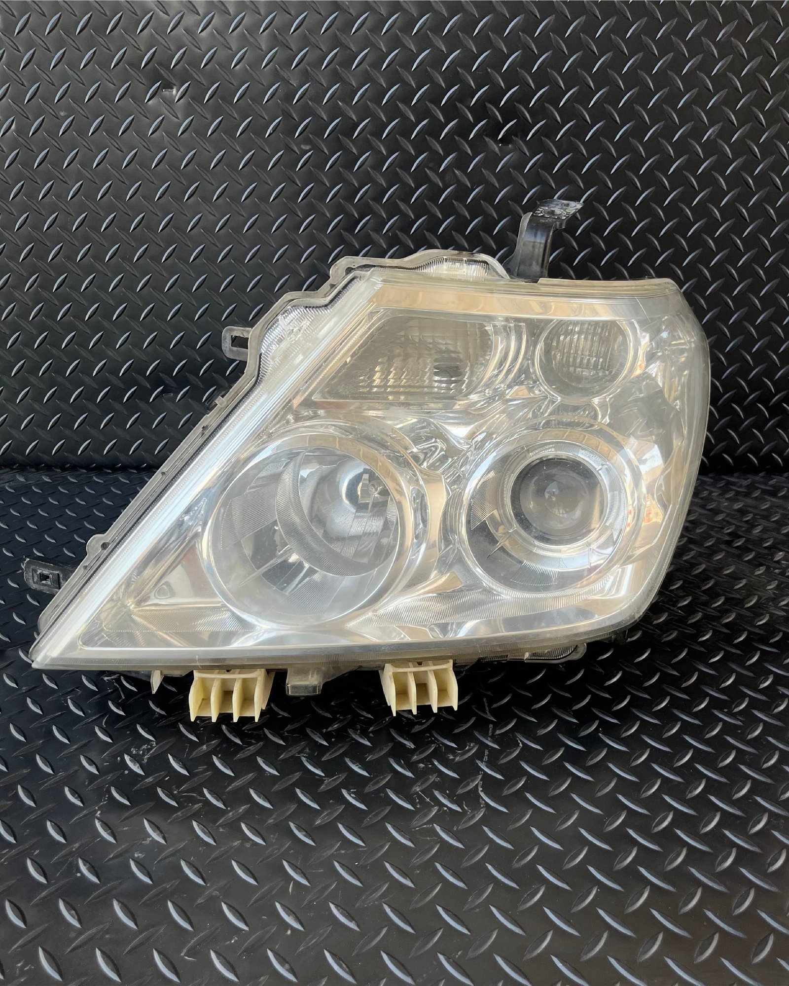 شمعات نيسان باترول بلاتينيوم ٢٠١٣ يسار spare part - Nissan for Patrol