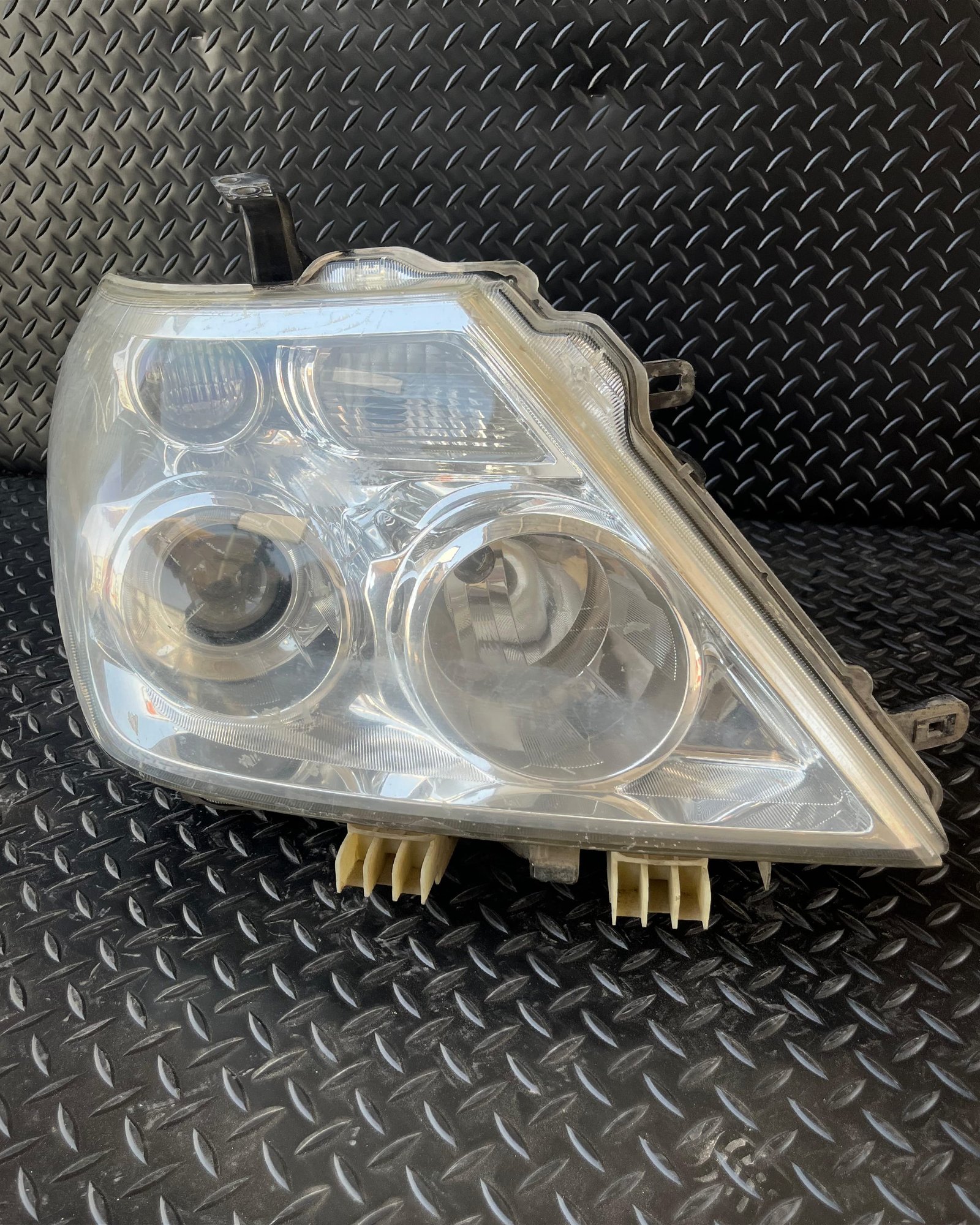 شمعات نيسان باترول بلاتينيوم ٢٠١٣ يمين spare part - Nissan for Patrol