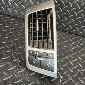 ريش مكيف وسط يسار تويوتا لاندكروزر 2014