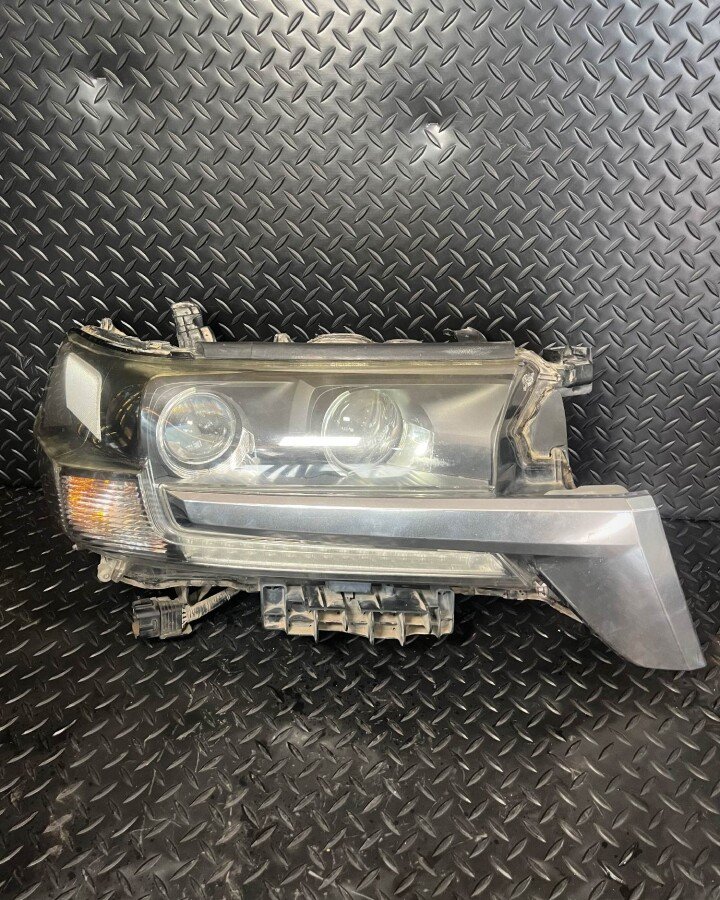 شمعات أمامية يمين تويوتا لاندكروزر 16-21 spare part - تويوتا for لاندكروزر